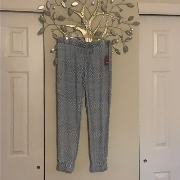 3/$25 Woman’s pants size 7/9 NWT - Picture 9 of 9